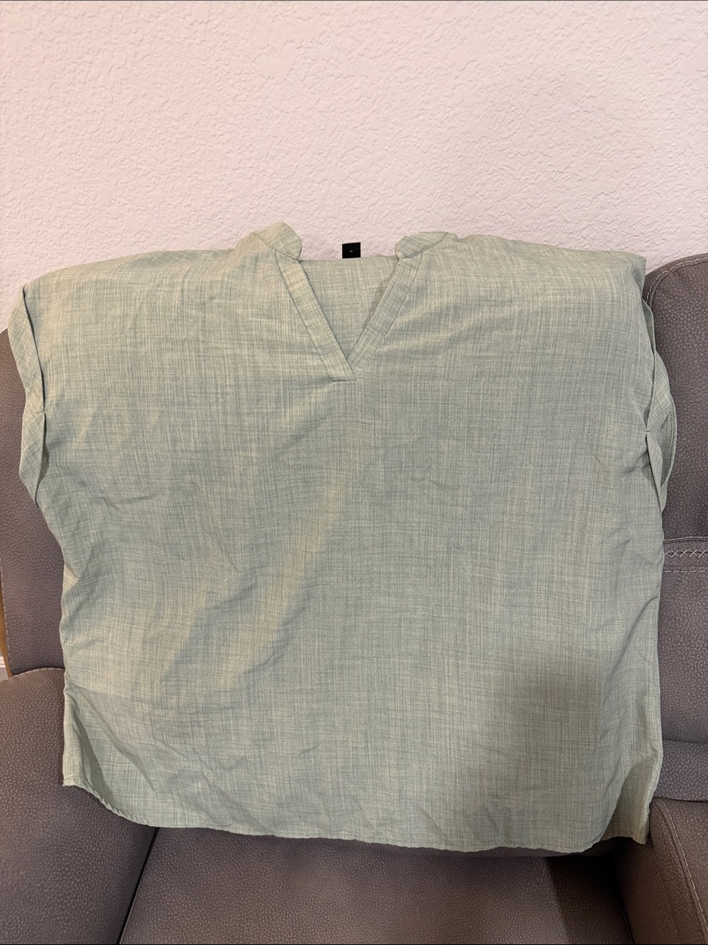 SHEIN Light Sage Green Men's V-Neck Short Sleeve Shirt